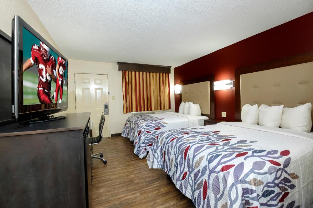 Deluxe 2 Full Beds Non-Smoking interior